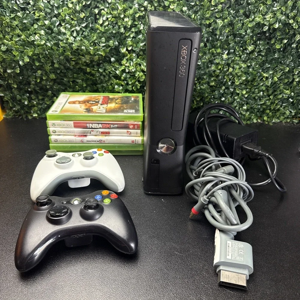 Xbox 360 Black Console Bundle 2 Wireless Controller 7 Game Lot